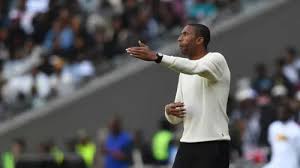 Pirates' New Boss: Can Ouaddou Handle the Pressure?! 🔥⚽ - Imagen principal del artículo