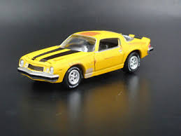 Prime directive #1 the humans were all killed, but a number of transformers, including bumblebee, survived, but in stasis lock. 1977 Chevy Chevrolet Camaro Bumblebee Transformers 1 64 Escala Diecast Modelo De Coche Ebay