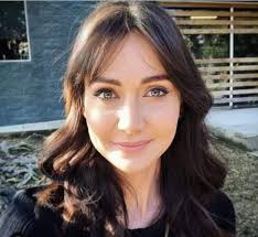 everyone!!! Leave this group and follow the REAL Jessica Chobot 👈