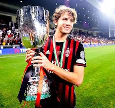 'you are incredibly mean and disrespectful.' sensi has had a frustrating season due to injuries, and the last. Manuel Locatelli Bio Net Worth Salary Transfer News Nationality Age Girlfriend Parents Family Height Wiki Awards Position Facts Career Wikiodin Com