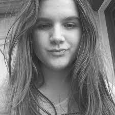 Mariana Knapp's Instagram, Twitter & Facebook