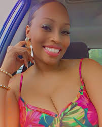 Oh that's just Dee, she's always smiling 🥰😘 #smile #lifeisbeautiful  #springsummer #explorepage