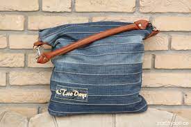 Alte jeans tasche nähen tasche nähmuster jeans tasche anleitung jeanstasche selber nähen handtasche nähen schnittmuster upcycling kleidung ideen nähen aus alten jeans tragetasche muster jeans nähen. English Jeans Upcycling Hand Bag Chobe Sewing Pattern Instructions