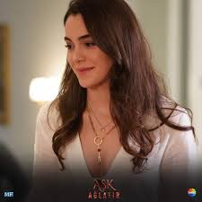 For her role in a number of theatrical adaptations, she received numerous local awards. Hafsanur Sancaktutan Photos Facebook