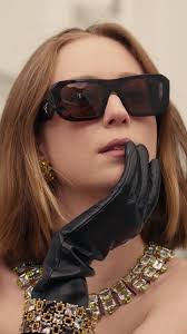 Introducing our May cover star: actress and comedian @hannaheinbinder. Go  behind the scenes of her T&C shoot at the Sunset Marquis Hotel in West  Hollywood, and read @lesleymmblume’s full cover story ...