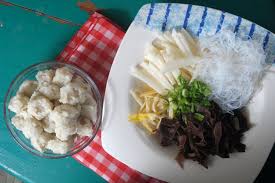 Cakwe semakin nikmat bila dilengkapi saus asam manis. Resep Tekwan Ikan Tenggiri Khas Palembang Pakai Kuah Kaldu Udang