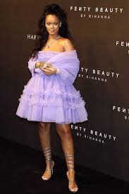 But later in the video, rihanna showed off her new thick bottom. Evolution Rihanna Ftshp Blog