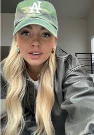 Courtney Stokes's Instagram, Twitter & Facebook