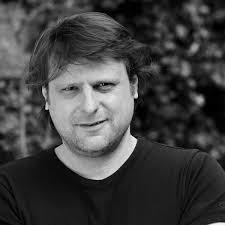 7.000 Gentenaren eren Luc De Vos door 'Mia' mee te zingen: 'Ik denk in Gent  vaak: dadelijk kom ik hem tegen'