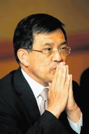 Samsung changes focus to software to take