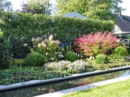 10 Tricks Fur Die Gestaltung Eines Kleinen Gartens In 2020 Garten Landschaftsbau Garten Kleiner Garten