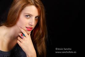 Últimos trabajos. Campaña Anillos Poète de Empatía Comunicación para La Voz  de Galicia