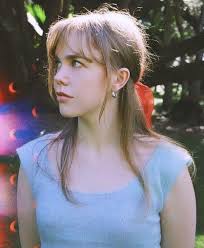 Emily Bateman's Instagram, Twitter & Facebook