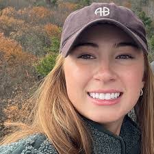 Melissa Traxler's Instagram, Twitter & Facebook