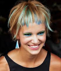 Meilleur top coiffure tendance coiffure homme une coupe très masculine avec une mèche tombante des cheveux plus courts sur les cotés elle plaira à beaucoup. Cheveux Fins Et Courts Coiffure Intercoiffure Automne Hiver 2014 2015 Cheveux Courts Coupe De Cheveux Coupe Cheveux Tres Court