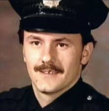 Politimand myrder ekshustru for at starte en ny tilværelse: Afsløret af sin  nye kæreste