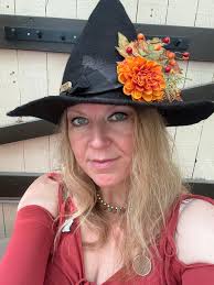 Studying to apprentice Dave the Knave. Starting out at The Magical Realm  I'm Charlotte this year and hitting Michigan Renaissance Festival soon!