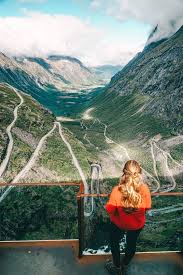 Auf dem trollstigen kommt man der faszinierenden wilden landschaft sehr nahe. Norwegen Im Sommer 7 Unvergessliche Norwegen Sehenswurdigkeiten