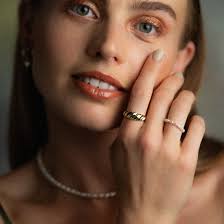 The Genevieve Ring with 1.33ct Oval Spinel