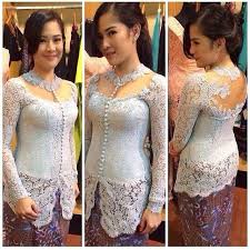Gambar kebaya modern tampak depan tampak belakang. 40 Gambar Model Kebaya Wisuda Modern Lengan Panjang Dan Pendek Gaun Batik Wanita Pakaian Wanita
