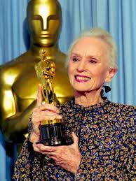 Live from moscow, jack lemmon and natalya negoda present the oscar for foreign language film to italy for cinema paradiso at the 62nd academy awards. Oscar 1990 Jessica Tandy In 2021 Driving Miss Daisy Jessica Tandy Best Actress
