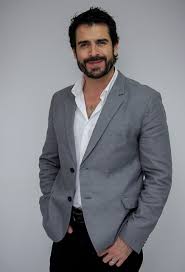 Novoa debuted as an actor in 1995 in the colombian soap opera 'flor de oro,' sharing rafael's career began to ascend and then came the successful colombian soap opera 'pura sangre, 'next to. Rafael Novoa Mucho Mas Que Un Principe Azul Canal Uno Se Solicita Novela El Universal Cartagena El Universal Cartagena
