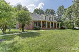 Some of these homes are hot homes, meaning they're likely to sell quickly. Folk Victorian Houses For Sale In South Carolina 3 Folk Victorian Style Homes For Sale In South Carolina Zerodown