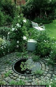 Beautiful Garden With Small Water Pond Wasser Im Garten Hintergarten Gartendesign Ideen
