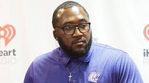 Mobile HS football coach returns to work, resumes coaching duties 1 month  after spanking video surfaced