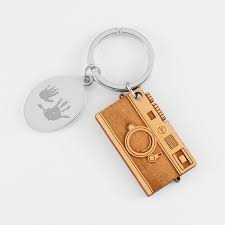 Porte Cle Appareil Photo Personnalise Medaille Acier Gravee Et Breloque Bois Llaveros Llaveros Personalizados Formas De Madera
