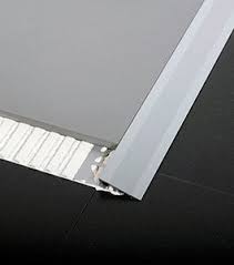 Mit einem übergangsprofil werden zwei unterschiedlich hohe bodenbeläge barrierefrei und behindertengerecht miteinander verbunden. Ubergangsprofil Fur Fliesen Alle Hersteller Aus Architektur Und Design