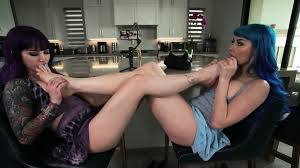 LHF - Finding A Foot Twin - Jewelz Blu - EPORNER