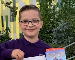 Glasgow pupil beats 1500 young artists in reading champion crest  competition