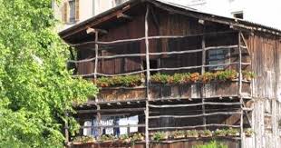 Maringues Et Ses Anciennes Tanneries Riom Office De Tourisme 63 Riom Limagne Office Du Tourisme En Auvergne House Styles House Home