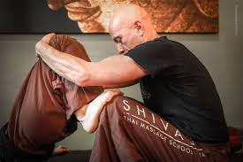 Corso di yoga nidra online. Thai Yoga Massage Corso Base Shivago Scuola Massaggio Thailandese