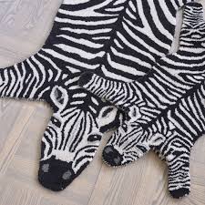 Natural cowhides make beautiful, unique accent rugs, as well as wall and furniture coverings. Zebra Schwarz Weiss 90x150cm Teppiche
