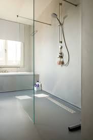 nice alternative to tiles in shower laguzzo badkamer badkamer gietvloer badkamer zonder tegels