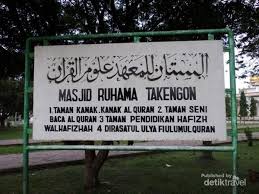 Saya sangat mendukung keputusan kepala desa merenovasi mushola di kampung ini. Wisata Religi Ke Masjid Ruhama Takengon Aceh Tengah