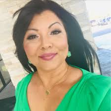 Donna Besson's Instagram, Twitter & Facebook