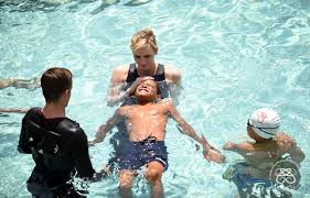 Elle n'en voit plus le bout. Fondation Princesse Charlene De Monaco S A S La Princesse Charlene En Plein Exercice De Sauvetage H S H Princess Charlene During A Rescue Exercise C Getty Images Palais Princier Facebook