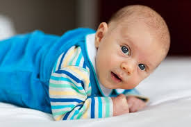 Das baby im bauch drehen wenn das baby ich beckenendlage liegt gibt es neben der äußeren wendung auch noch ein paar alternativmethoden um den bauchzwerg zu einem purzelbäumchen zu bewegen, so dass er in optimaler startposition für die geburt liegt. Wann Kann Sich Ein Baby Drehen Wir Eltern