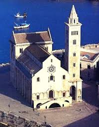 Cattedrale Di Trani E Uma Catedral Em 2020 Catedral Puglia Igreja