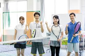 テニスは40代から始めても全然大丈夫！レベルアップのコツやテニスを始めるメリットについて解説 | ワンコインテニス ！無料体験も|群馬・高崎・前橋|遊びも本気もサンテニスクラブ