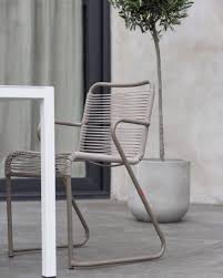 Italiensk Perfektion I Retrostil Stolen Lido Fran Fiam Ar En Riktigt Skon Och Stapelbar Stol I Aluminium Outdoor Chairs Outdoor Furniture Dining Arm Chair