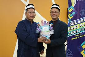 Turut hadir memeriahkan majlis adalah yb tuan gobind singh deo, menteri komunikasi dan multimedia malaysia, yb dato' seri mohamed azmin ali. Ump Library Majlis Sambutan Hari Raya Aidilfitri 1440h 2019 Perpustakaan Dan Majlis Apresiasi Staff 28hbjun 2019