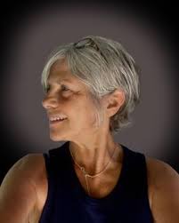 Colonial Dames XVIIC Presents Award For Chapter Dame Of The Year