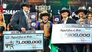 O paulista Rafael de Brito conquistou o título de Campeão Mundial da PBR  com tríplice coroa no Texas — A Professional Bull Riders