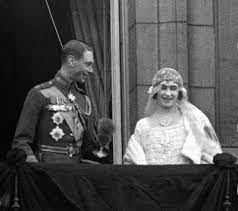 De nieuwste queen mum collectie bij about you gratis verzending achteraf betalen gratis retour. Hochzeitskleid Queen Mum Valentins Day Konigliche Familie George Vi Britische Monarchie