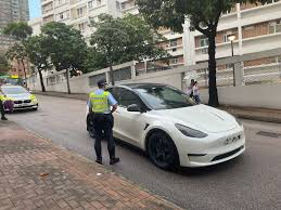 警方西九龍打擊白牌車拘捕兩名司機-香港商報