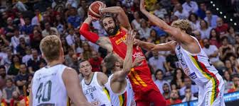 El árbitro señala el fin de la primera mitad. Espana Vence A Lituania Al Ritmo De Ricky Rubio Superdeporte